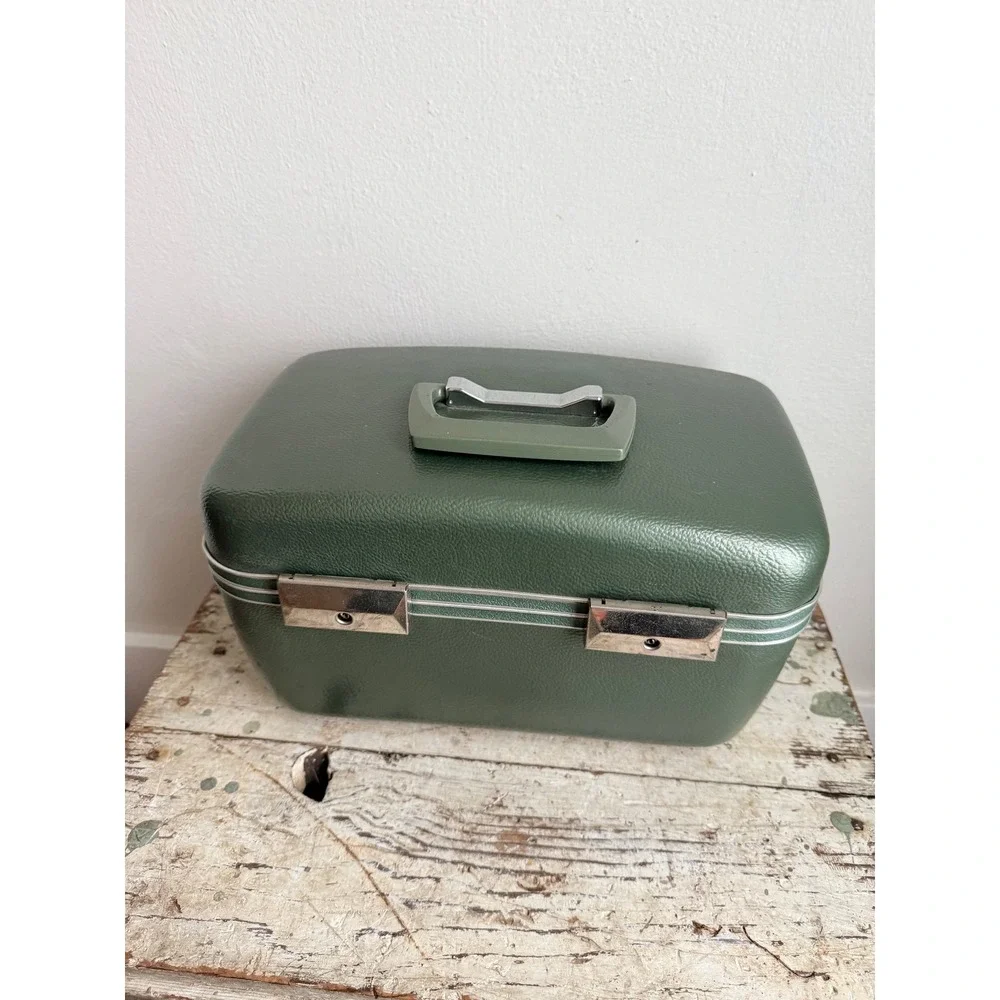 Vintage Green Hard Shell Train Case Makeup Vanity Travel Luggage Box